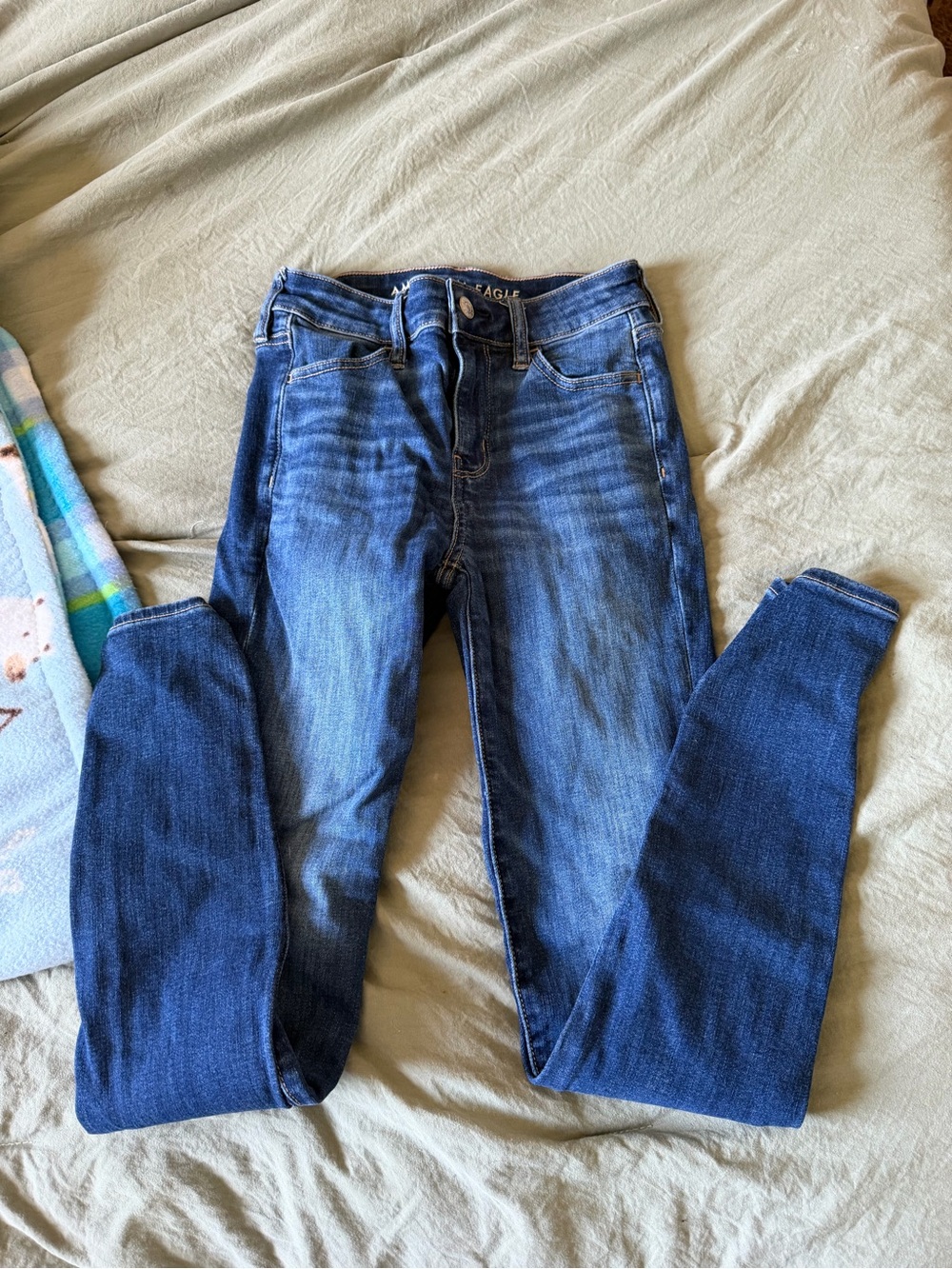American Eagle Outfitters Skinny Jeans in Distressed Blue Wash